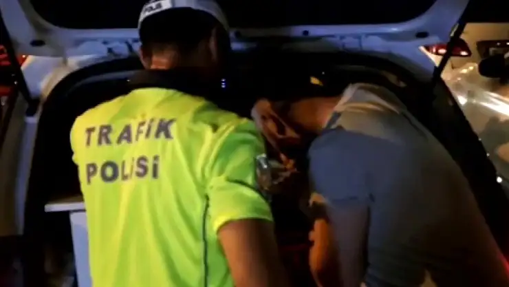 Yolu kapatıp dans eden şahıslar cezadan kaçamadı