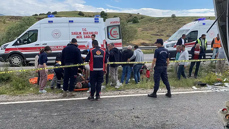 Yozgat'ta midibüs devrildi: 2 ölü, 15 yaralı