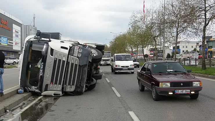 Yüklü tır devrildi: 1 yaralı