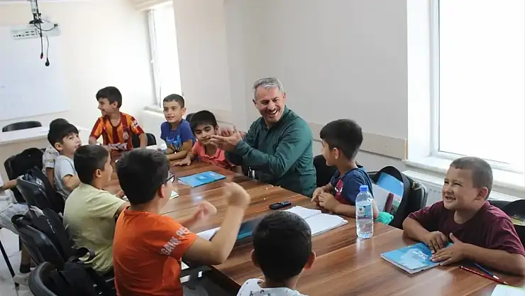 Yunak Belediye Başkanı çocuklarla buluştu