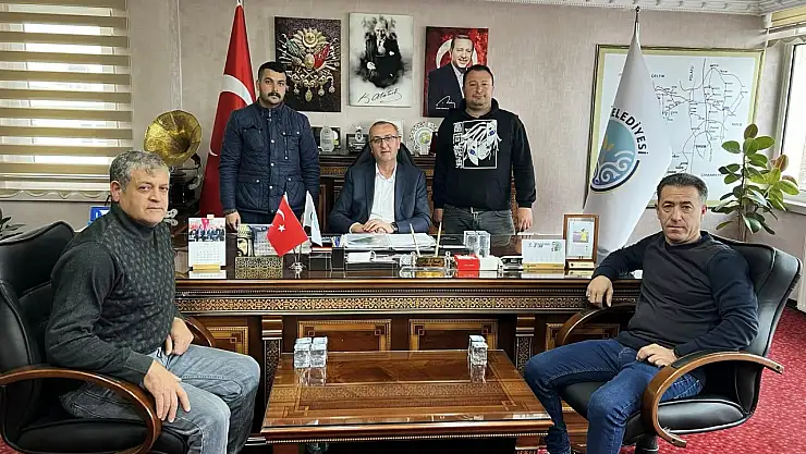 Yunak Belediye Başkanı Konak, iş makinesi operatörleriyle bir araya geldi