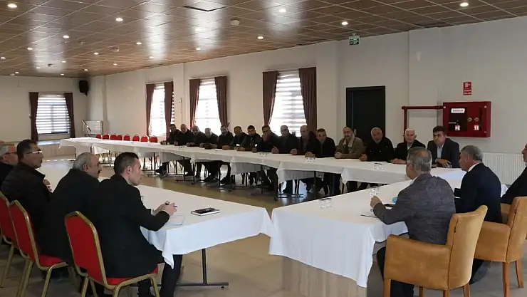 Yunak Belediye Başkanı, muhtarlarla bir araya geldi