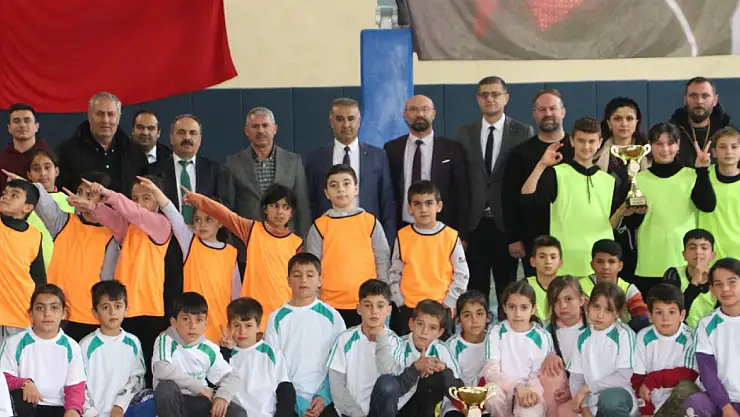 Yunak'da 'Geleneksel Çocuk Oyunları Turnuvası'nın finali yapıldı!