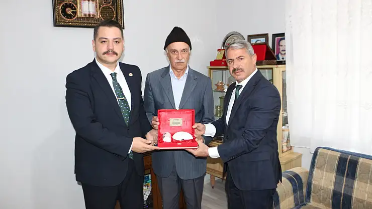 Yunak'ta 24 Kasım hüznü ve gururu bir arada: Şehit öğretmenin ailesine ziyaret