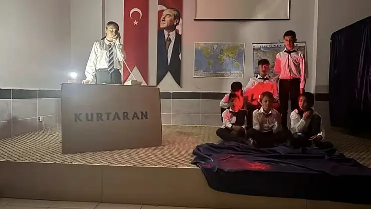 Yunak'ta ''Çanakkale'nin Son Kahramanları'  adlı oyun sergilendi