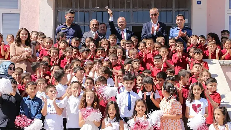 Yunak'ta İlköğretim Haftası Kutlandı