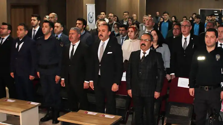 Yunak'taki 12 Mart programı büyük beğeni topladı!