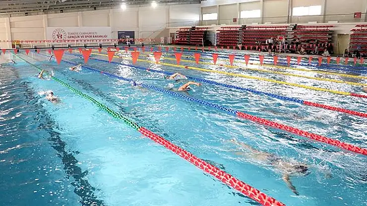 Yüzme Milli Takımı seçmelerinde 7 Türkiye rekoru kırıldı