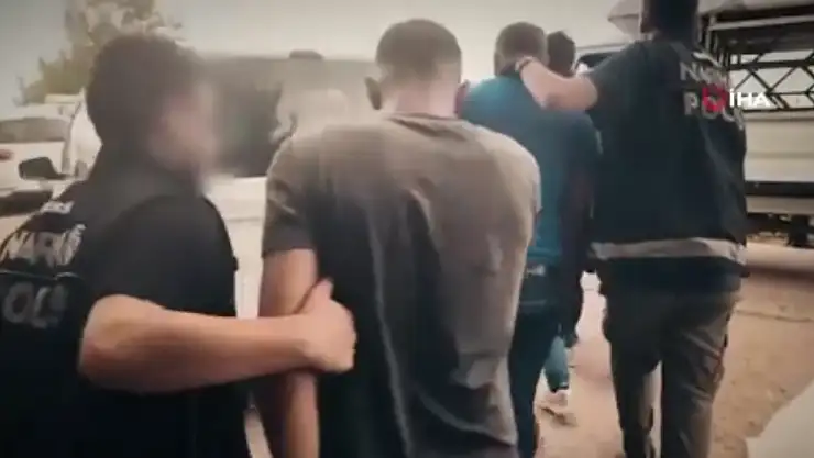 Zehir tacirlerine geçit yok: 8 kişi yakalandı!