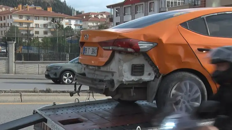 Zincirleme trafik kazası: 2 yaralı