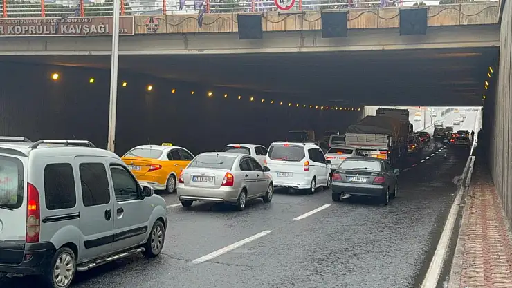 Zincirleme trafik kazasında: 3 yaralı var!