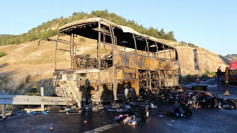 8 kişinin öldüğü, 33 kişinin yaralandığı otobüsten geriye sadece demir yığını kaldı