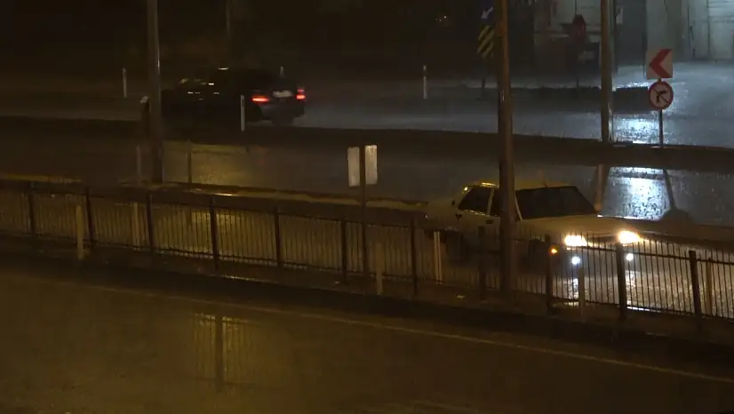 Aksaray'da fırtına dindi, yağmur şiddetlendi! Konya yolunda devriye artırıldı