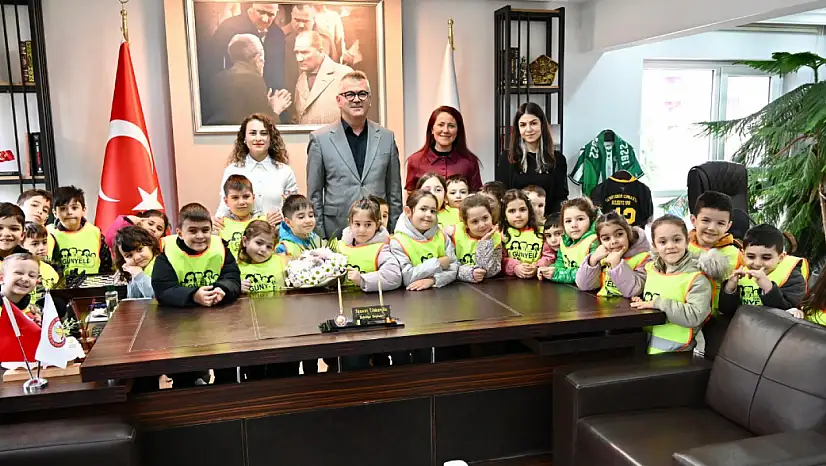 Başkan Ustaoğlu, minik misafirleri ağırladı!