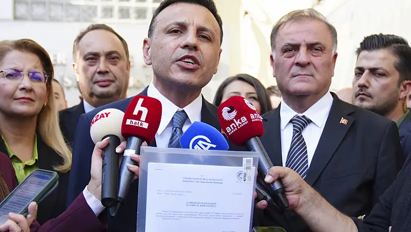 CHP İstanbul İl Başkanı seçilen Çelik mazbatasını aldı