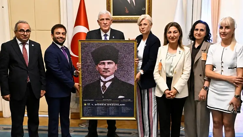 İYİ Parti siyaset akademisi mezunlarından, Genel Başkan Dervişoğlu'na anlamlı ziyaret