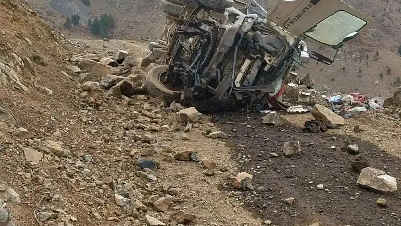 Kontrolden çıkan beton mikseri devrildi: 1 yaralı