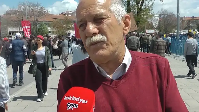 Konya'da 1 Mayıs kutlamalarına emekli öğretmenin söylemi damga vurdu: 'Geçinemiyoruz, alay ediyorlar'