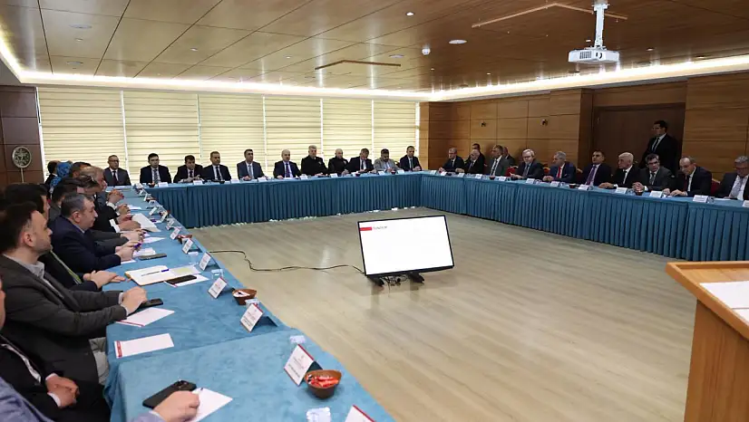 Konya'da bağımlılıkla mücadele masaya yatırıldı: Vali Akın'dan toplumsal uyarı