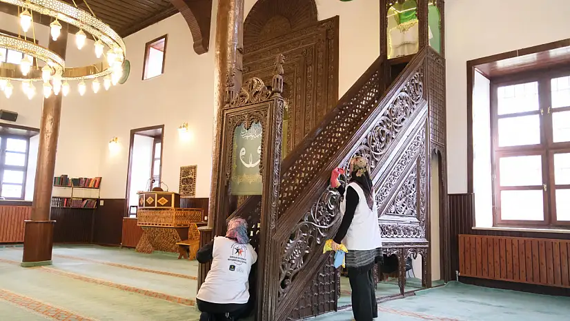 Konya'da camiler Ramazan'a hazırlanıyor