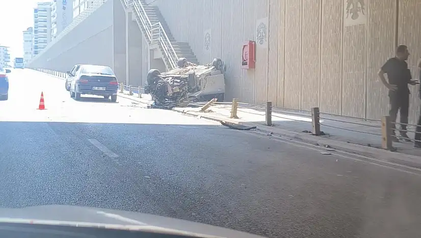 Konya'da feci kaza: Otomobil alt geçitte takla attı