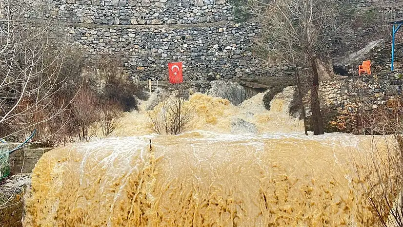 Konya'da mucize gibi manzara: Karapınar suyu coştu, baraj nefes aldı!