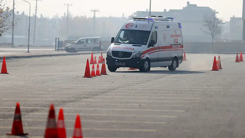 Konya'da nefes kesen ambulans rallisi! 112 ekipleri zamana karşı yarıştı
