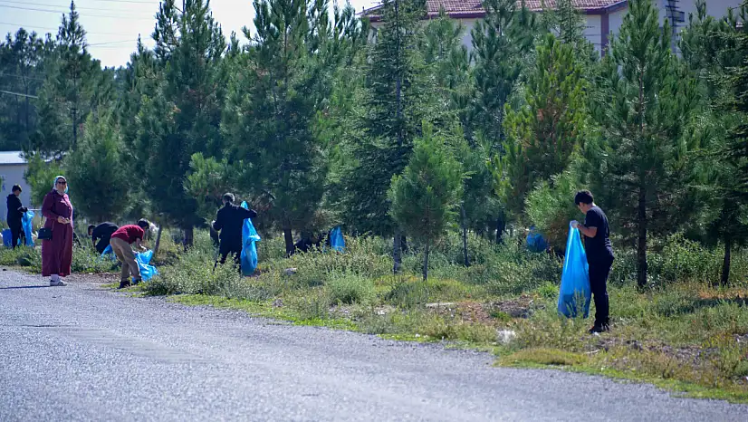 Konya'da öğrenciler Dünya Temizlik Günü'nde el ele verdi