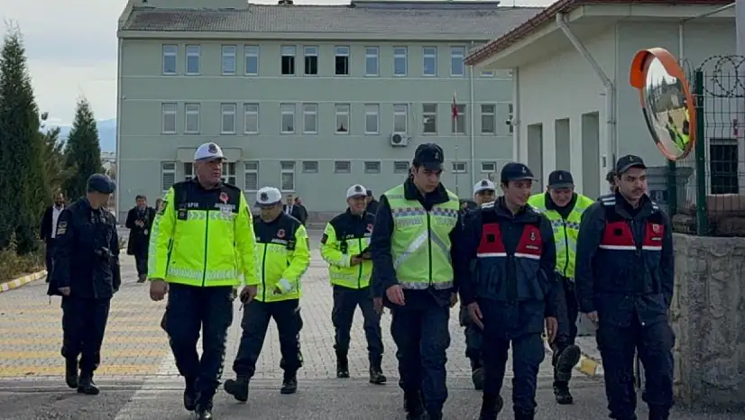 Konya'da özel öğrenciler jandarma ile trafik uygulamasına çıktı!