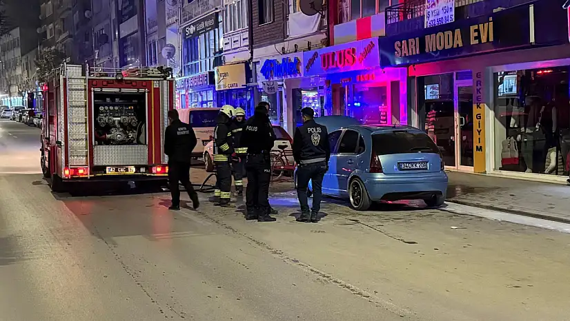 Konya'da park halindeki araç alevlere teslim oldu