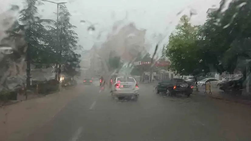 Konya'da sağanak yağış hayatı felç etti!