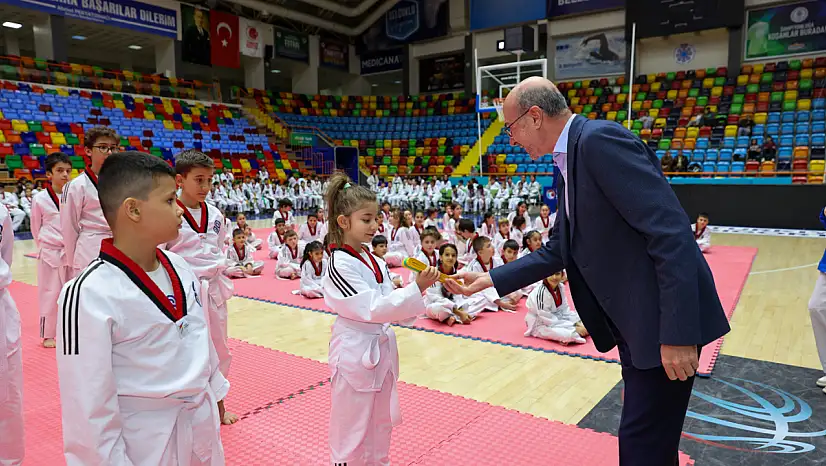 Konya'da taekwondo heyecanı: 380 sporcu kuşak için ter döktü