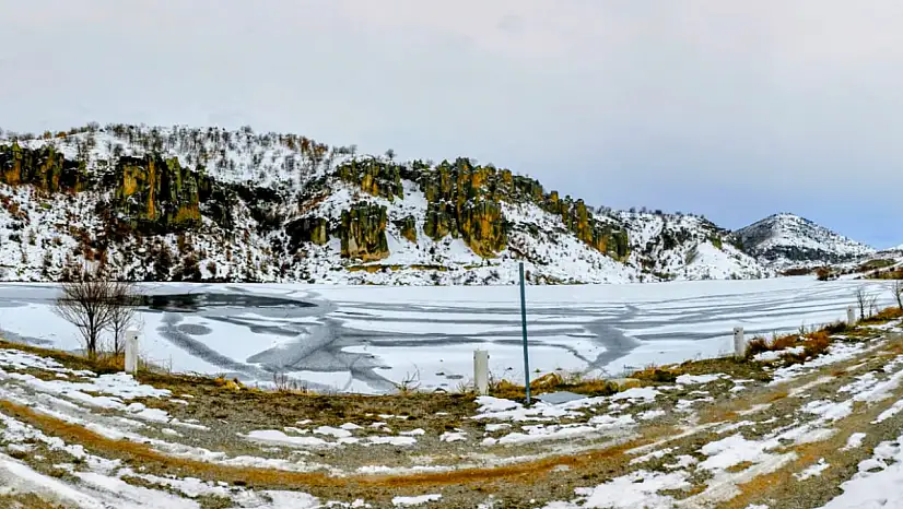 Konya'daki gölet buz kapladı: Doğal güzelliğiyle büyüledi!