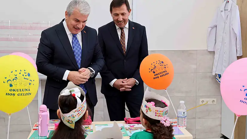  Konya protokolü sınıflara girdi: Vali Akın'dan öğrencilere ilk gün tavsiyesi