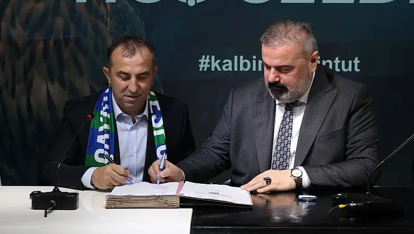 Konyaspor gerçeği! Recep Uçar imza töreninde o dosyayı kapatttı!