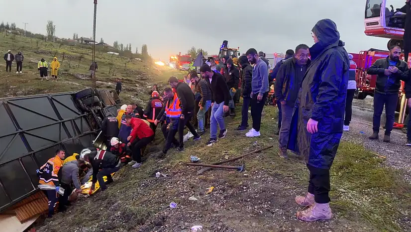 Malatya'da şarampole yuvarlanan otobüste hayatını kaybedenlerin kimlikleri belli oldu