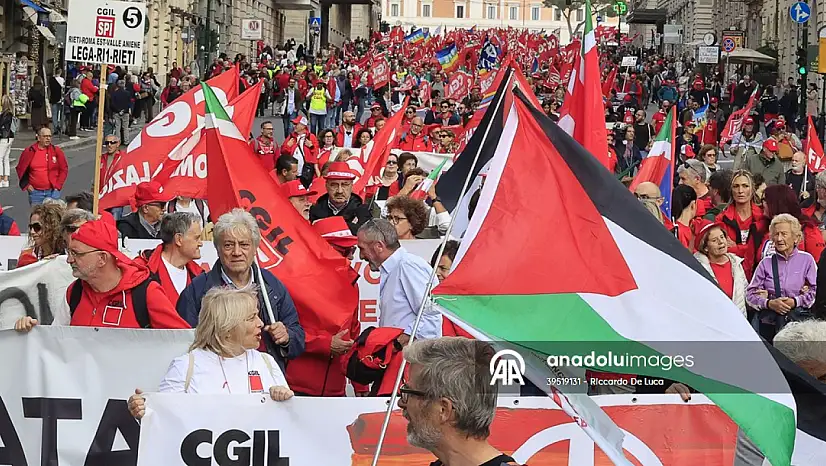 Roma'da hükümetin ekonomi ve silahlanma politikalarına karşı protesto
