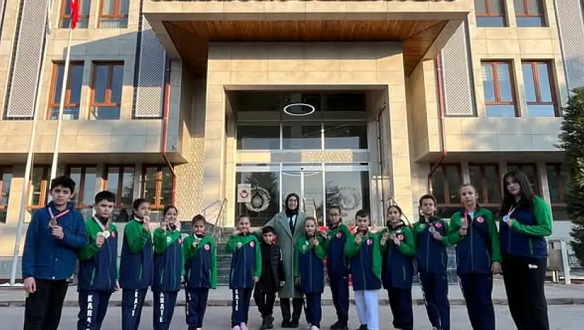 Sarayönü'nün karatecileri madalyaya doymadı