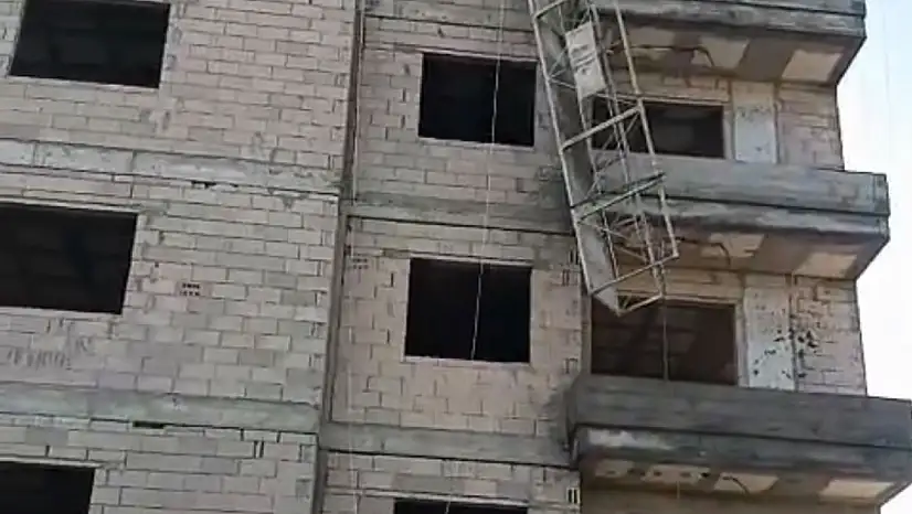 Sıva yaparken iskeleden düşen iki kardeşten biri hayatını kaybetti