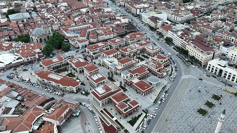 Türbe çevresindeki eski Konya gün yüzüne çıktı!