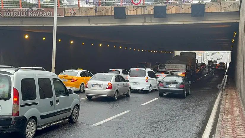 Zincirleme trafik kazasında: 3 yaralı var!