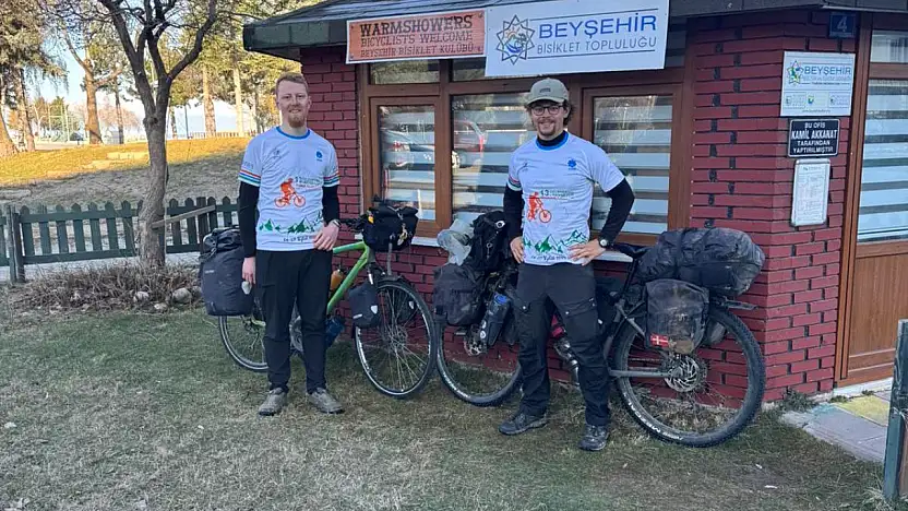İki tekerle yola çıktılar! Hedeflerine ulaşmak için Konya'ya uğradılar