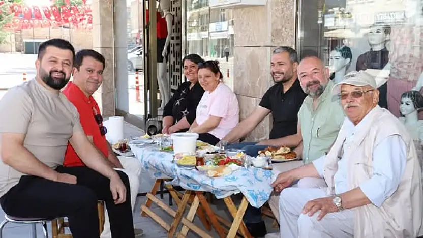 Ilgın Belediye Başkanı Ömer Apil esnafla bir araya geldi