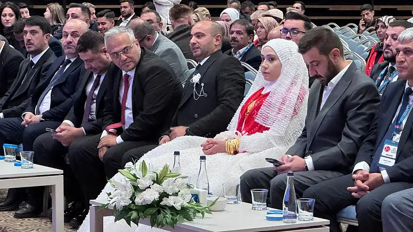 Konya'da düğün ve kongre aynı güne denk geldi: Gelin ve damattan şaşırtan hareket!