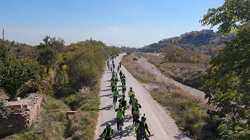 Konya'da gençler sürdürülebilir ulaşım için pedal çevirdi