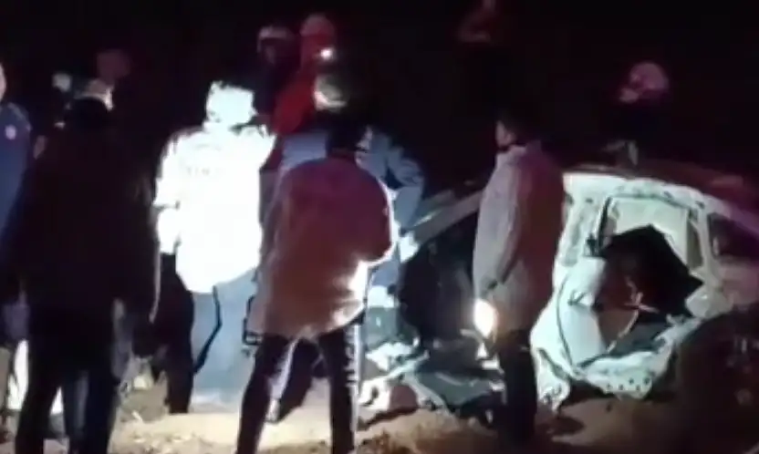 2 aracın çarpışması sonrası  can pazarı yaşandı!