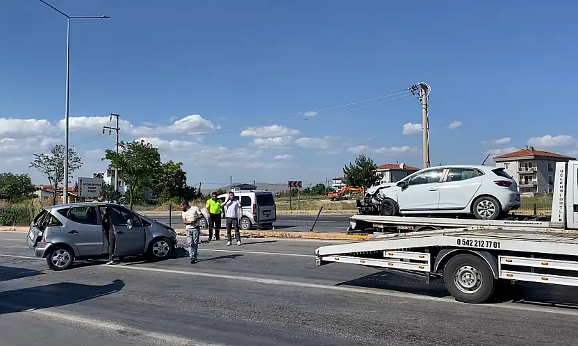 Ambulansa yol vermek istedi, felakete yol açtı: Konya yolunda can pazarı!