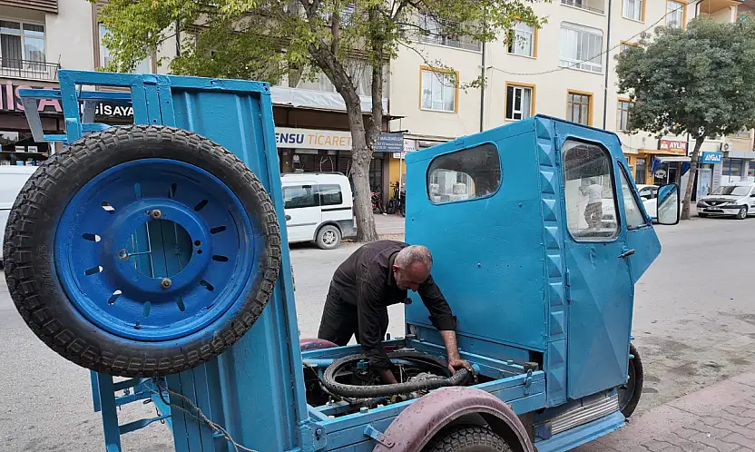 Konya'da arızalanan dükkanına koşuyor! 30 yıllık usta 'ekmek teknelerini' yaşatıyor