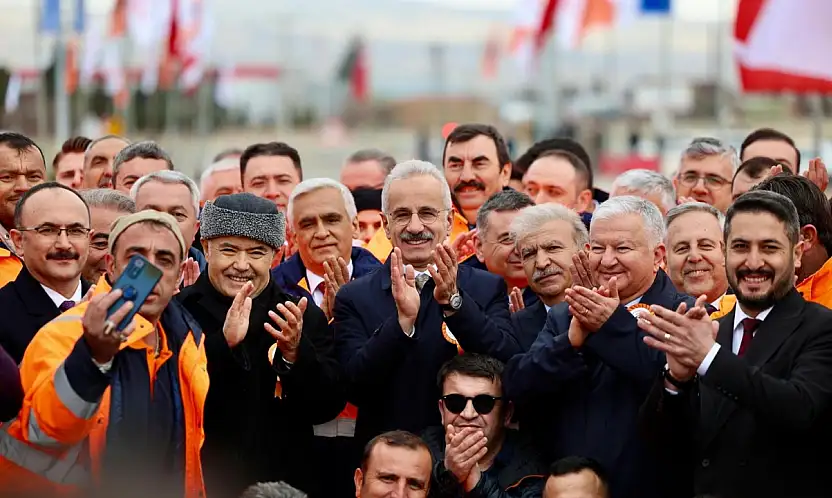 Bakan Uraloğlu: Aksaray ve Konya arasındaki ulaşım engelini bölünmüş yollarla aştık