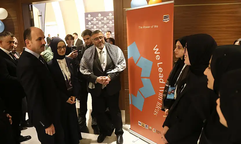 Başkan Altay, uluslararası konferansta lise öğrencileriyle bir araya geldi